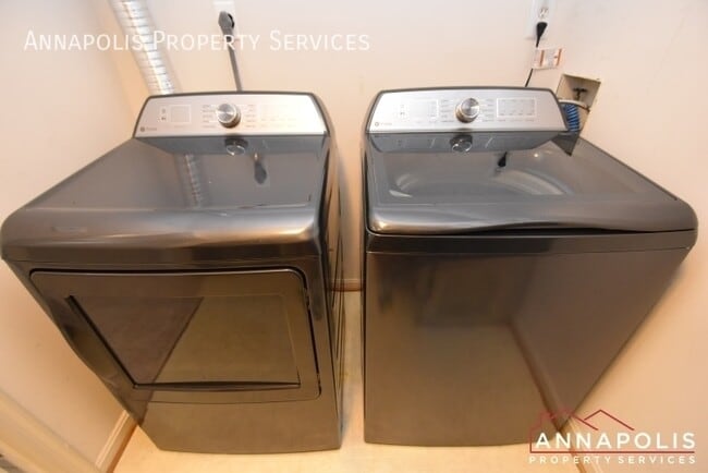 Building Photo - 932 Yachtsman Way