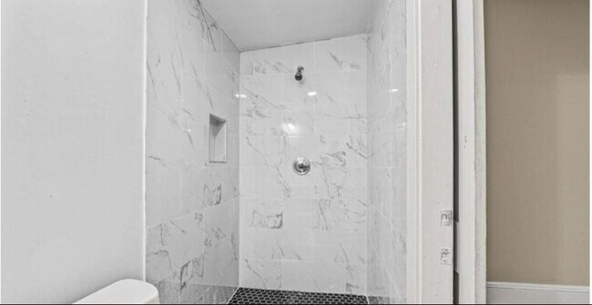 Building Photo - 684 S Elizabeth Pl NW