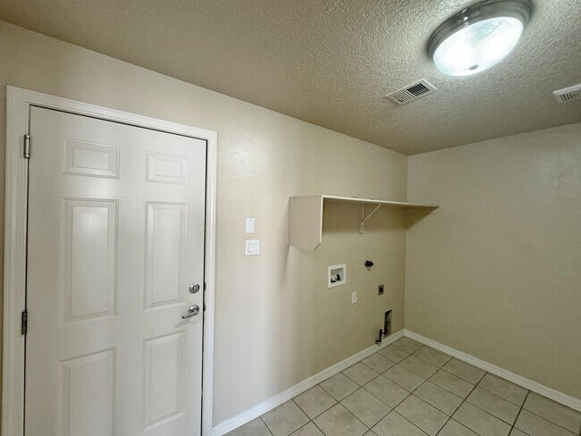 Building Photo - 4319 Summer Hill Ln NW