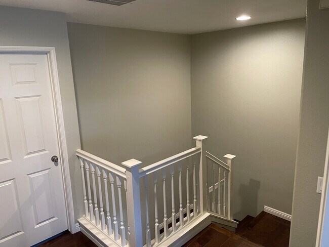 Building Photo - 1278 Flint Dr