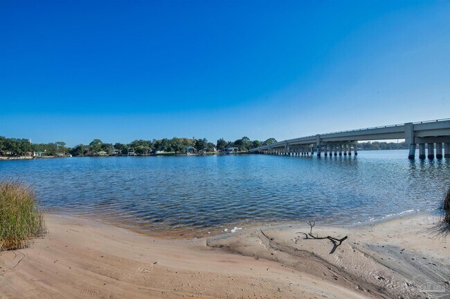 Building Photo - 303 SE Gilliland Rd