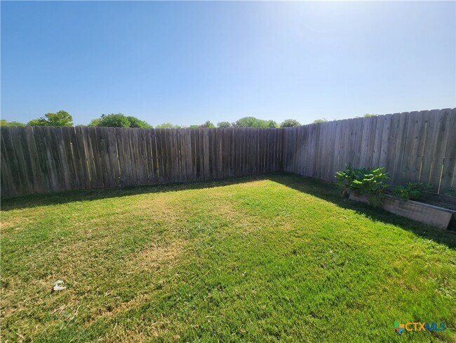 Building Photo - 2567 Pahmeyer Rd