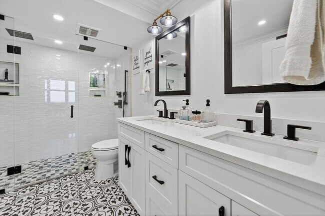 Building Photo - 5440 N Ocean Dr