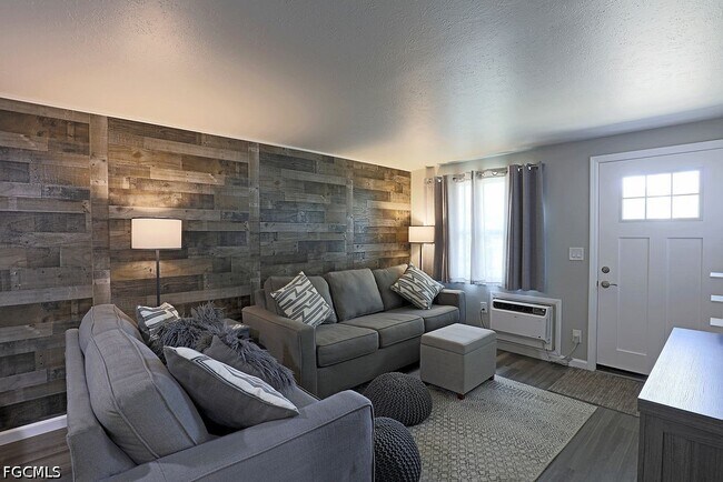 Building Photo - 2184 Arden St