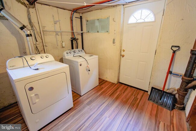 Building Photo - 419 University Blvd