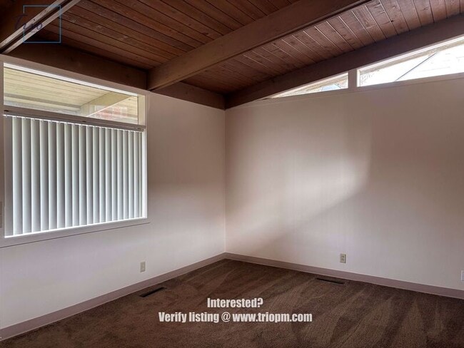 Building Photo - 1889 Hilyard St