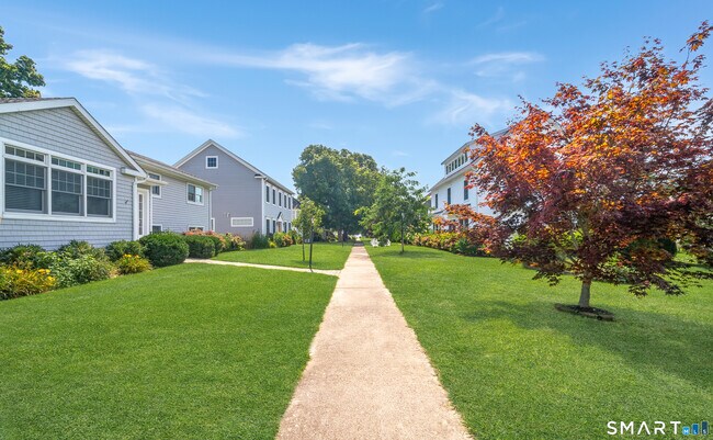 Building Photo - 4 E Walk