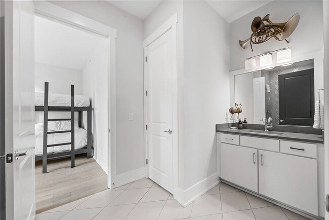 Building Photo - 119 Acklen Park Dr