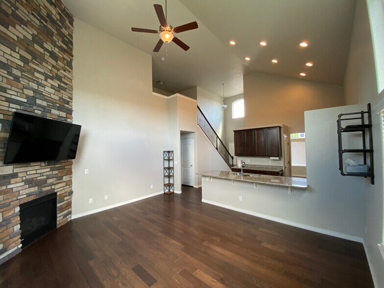 Building Photo - 6834 Mandan Dr