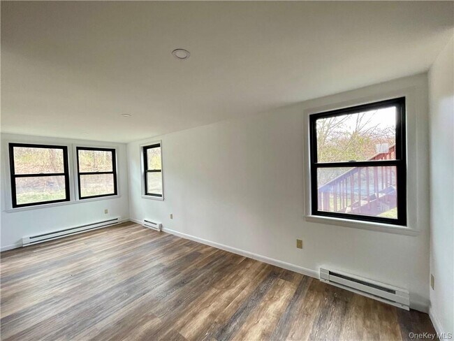 Building Photo - 5 Frances Dr