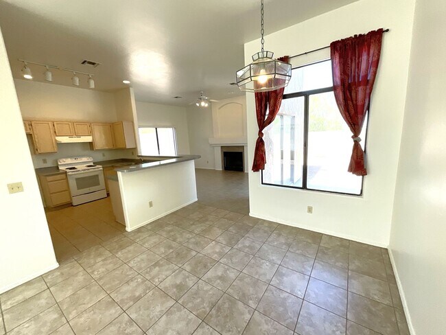 Building Photo - Convenient Eastside location on cul-de-sac
