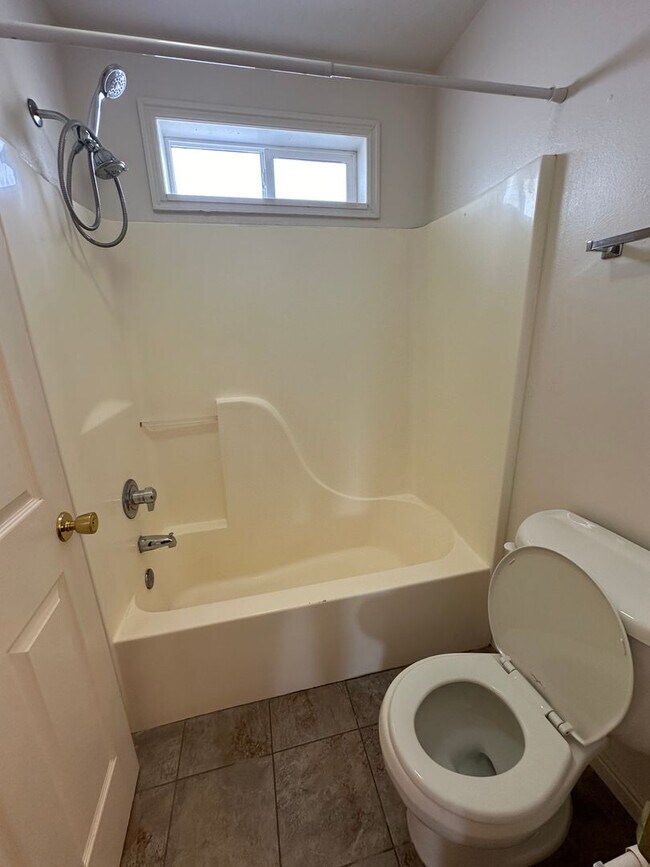 Building Photo - Cute 2 bed 1.5 bath townhome in the Meadows - Month-to-Month Lease!