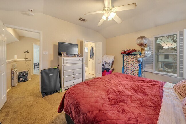 Building Photo - 3 BEDROOM AND 2.5 BATHROOMS PISD SCHOOL DISTRICT