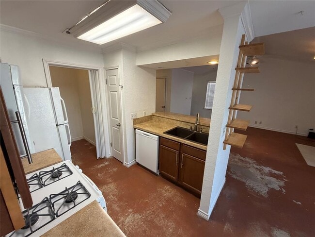 Building Photo - 16105 Fitchburg Cir