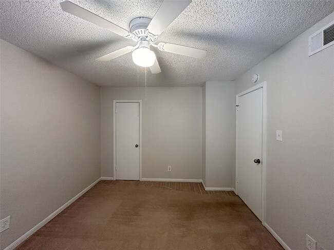 Building Photo - 3902 Mandell St