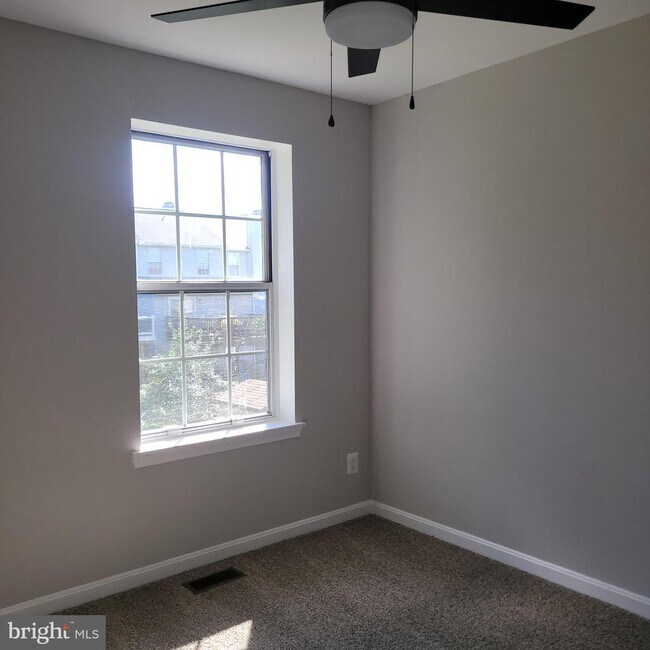 Building Photo - 733 Orley Pl