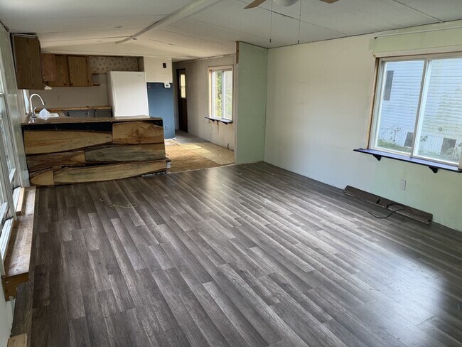 Building Photo - 329 Bahama Cir
