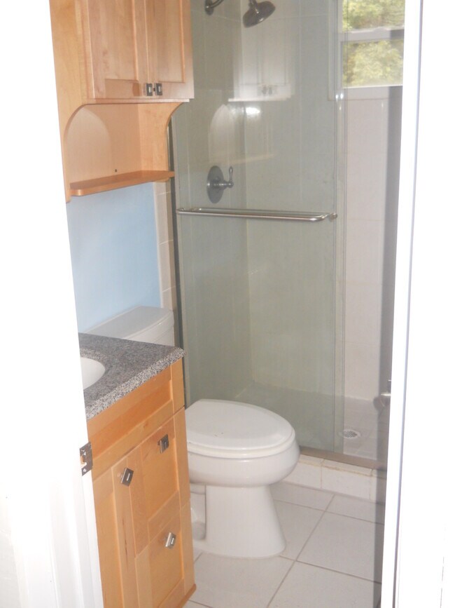 Building Photo - HOLLR0220