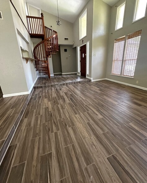 Living Room and Entryway - 5401 Crossgate Dr S
