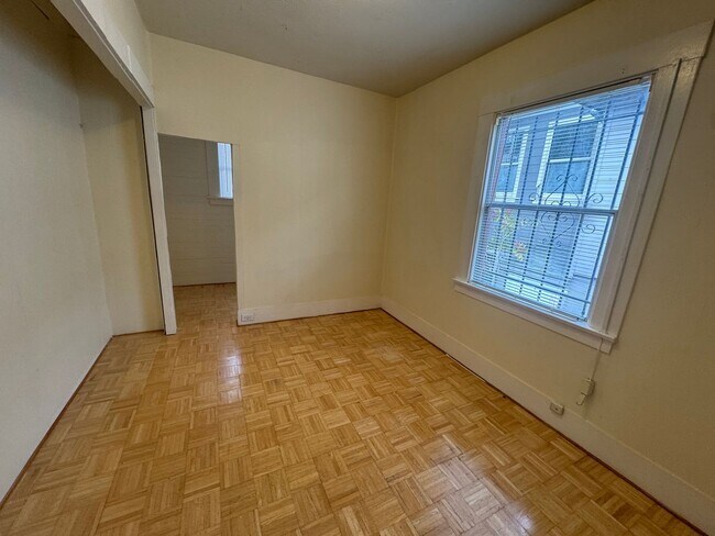 Building Photo - 5913 Vallejo St