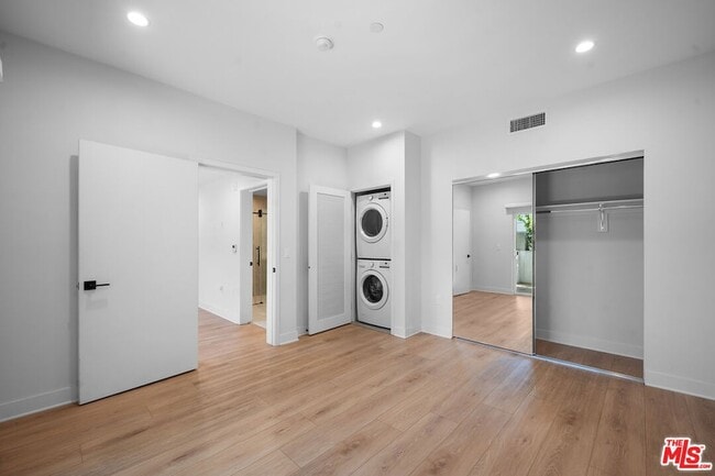 Building Photo - 1530 S Hayworth Ave