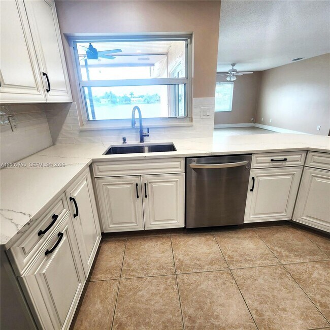 Building Photo - 11950 SW 49th Ct