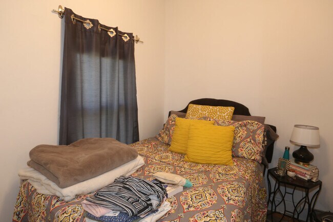 Building Photo - 430 S Racine Ave