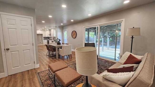Building Photo - 7021 Wilshire Cir