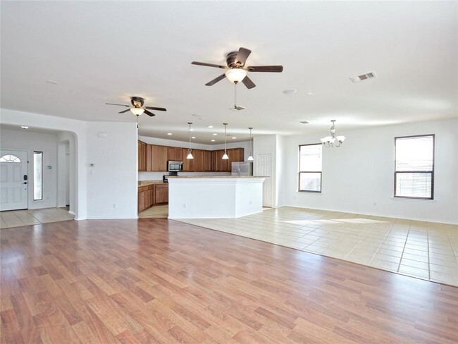 Building Photo - 501 Willow Walk Dr