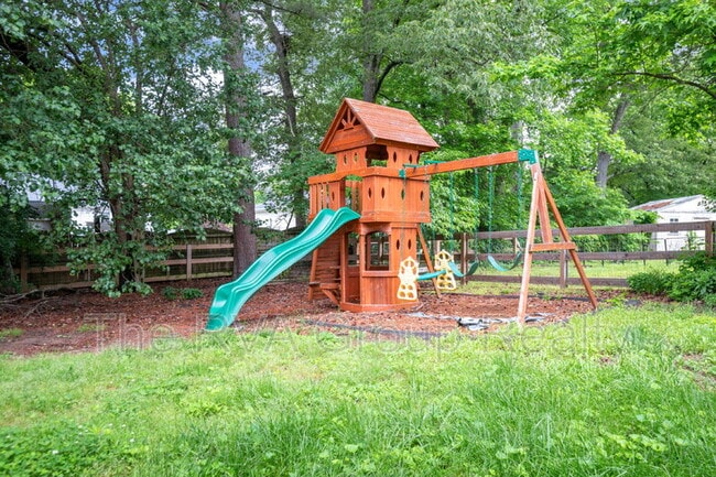 Building Photo - 10075 Aragon Dr