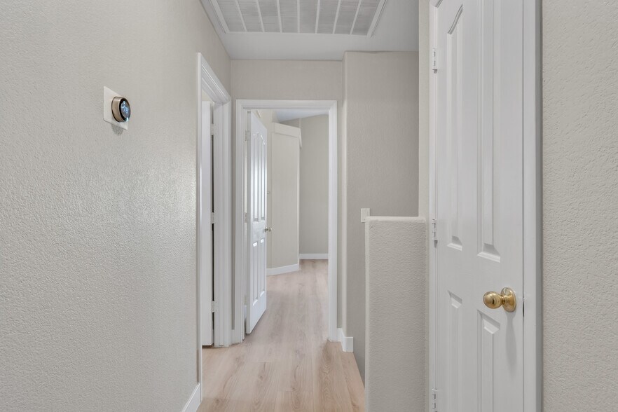 Building Photo - 1568 Lamplight Village Ln