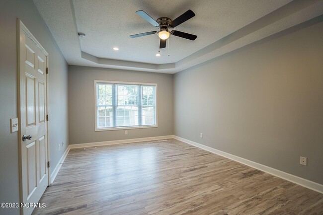 Building Photo - 10 Red Cedar Ln