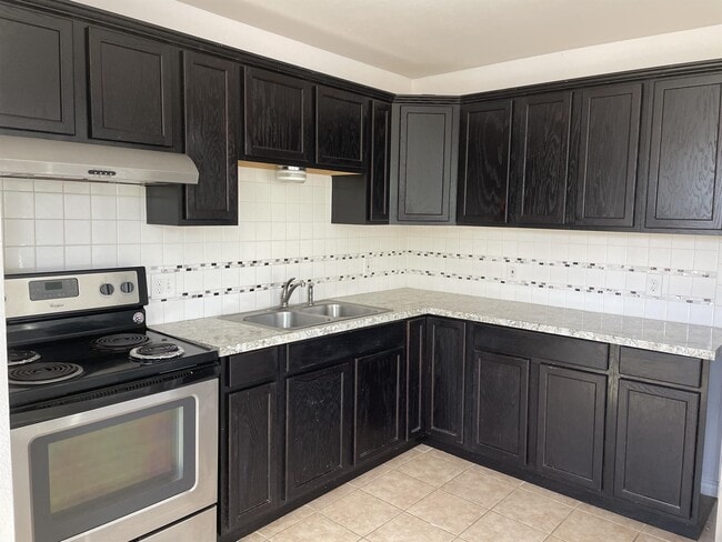 Building Photo - 4606 Nesbitt Dr