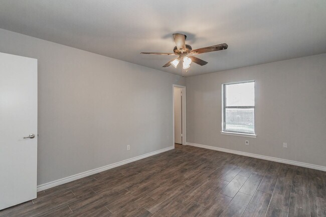 Building Photo - COMING SOON! UPDATED 3 BEDROOM IN ALEDO