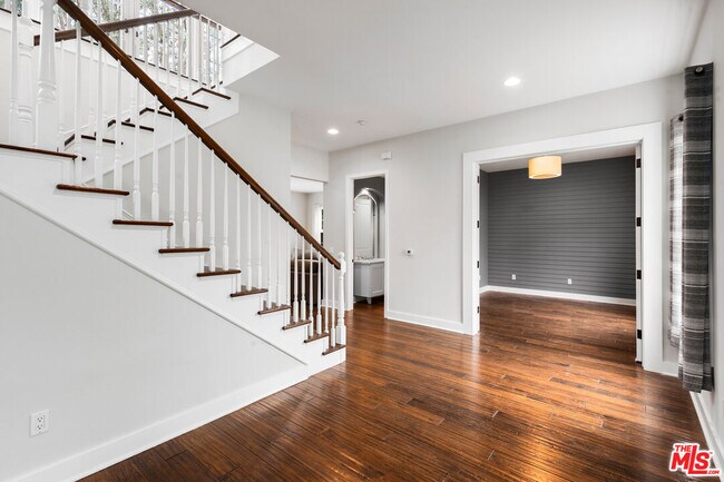 Building Photo - 28910 Hampton Pl