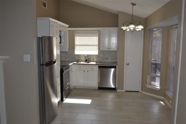 Building Photo - 17014 Blue Mist Dr