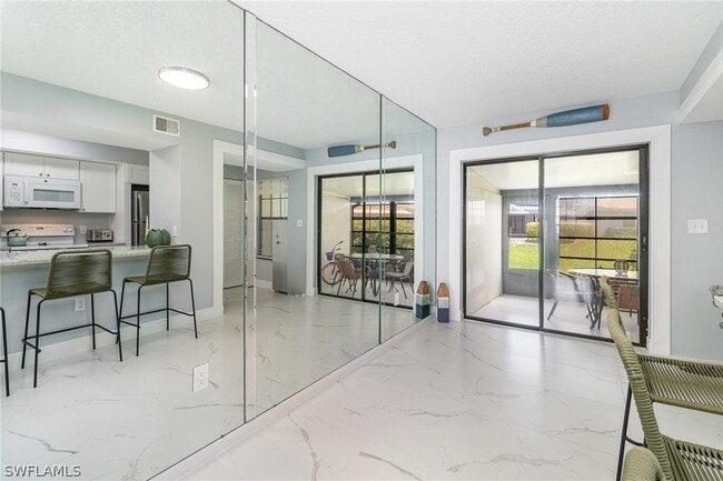 Building Photo - 146 Clyburn Way W