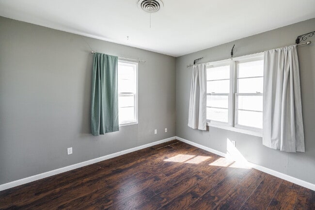 Building Photo - Short Term Lease