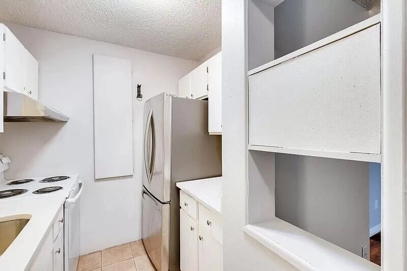 Primary Photo - 5875 E Iliff Ave