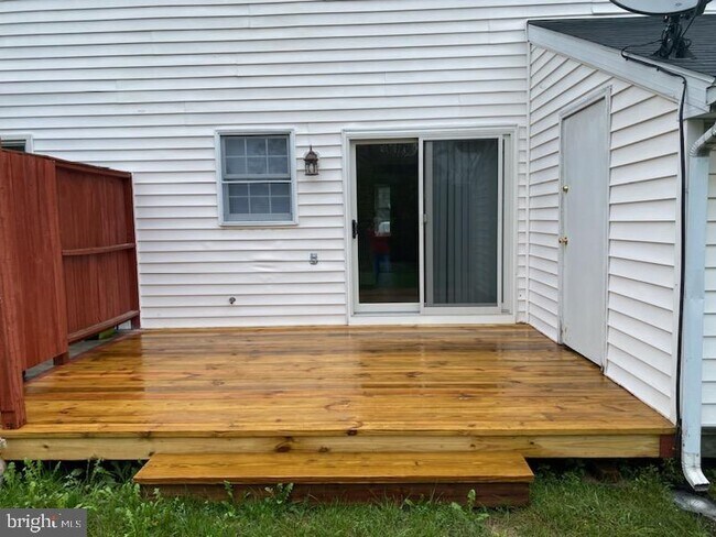 Building Photo - 2724 Meadow Dr
