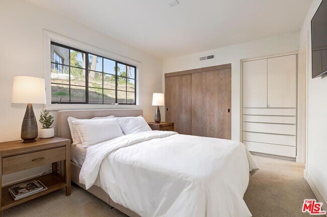 Building Photo - 1075 Wallace Ridge