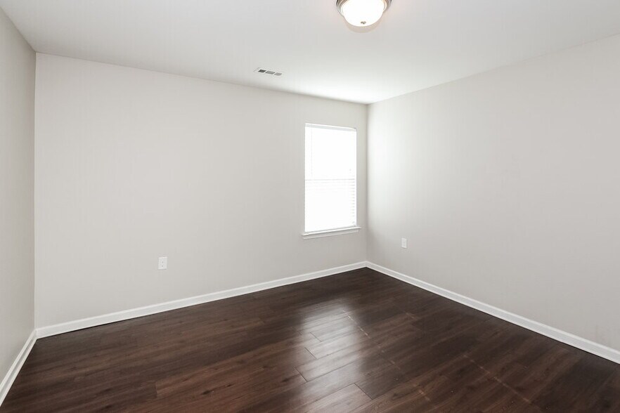 Building Photo - 2836 Meadow Creek Dr