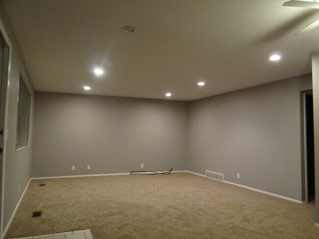 Building Photo - Charming Condo in Meadowbrook Village w 1 ...