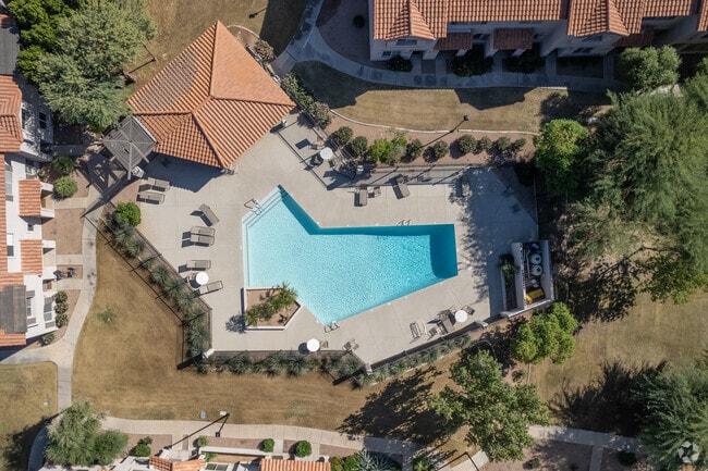 Pool - Heather Glen Condominiums