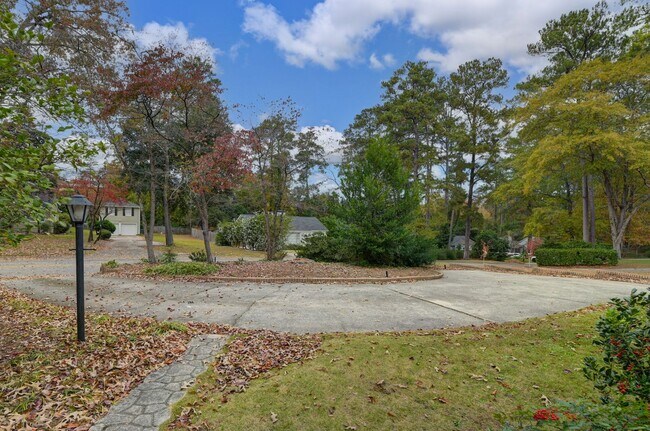 Building Photo - Prime Location! Beautiful Home Only Minutes to The Vista & Downtown