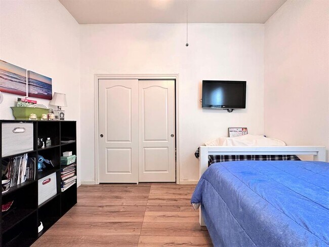Building Photo - 11506 Columbia Pines Ln