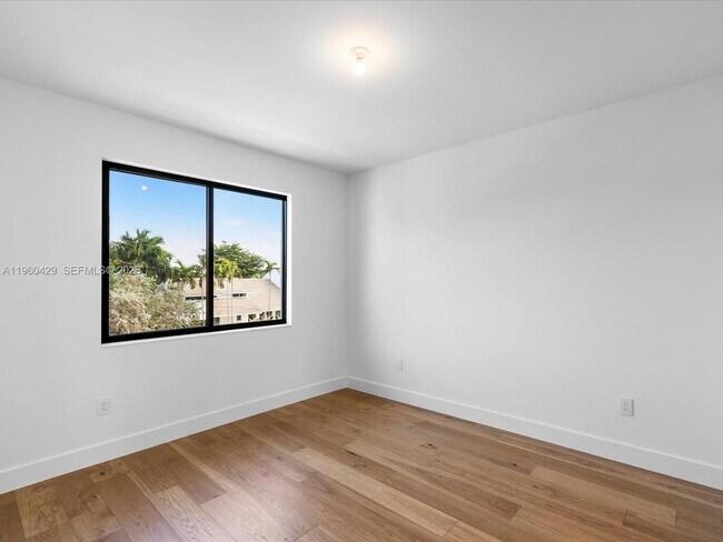 Building Photo - 19701 NE 16th Pl