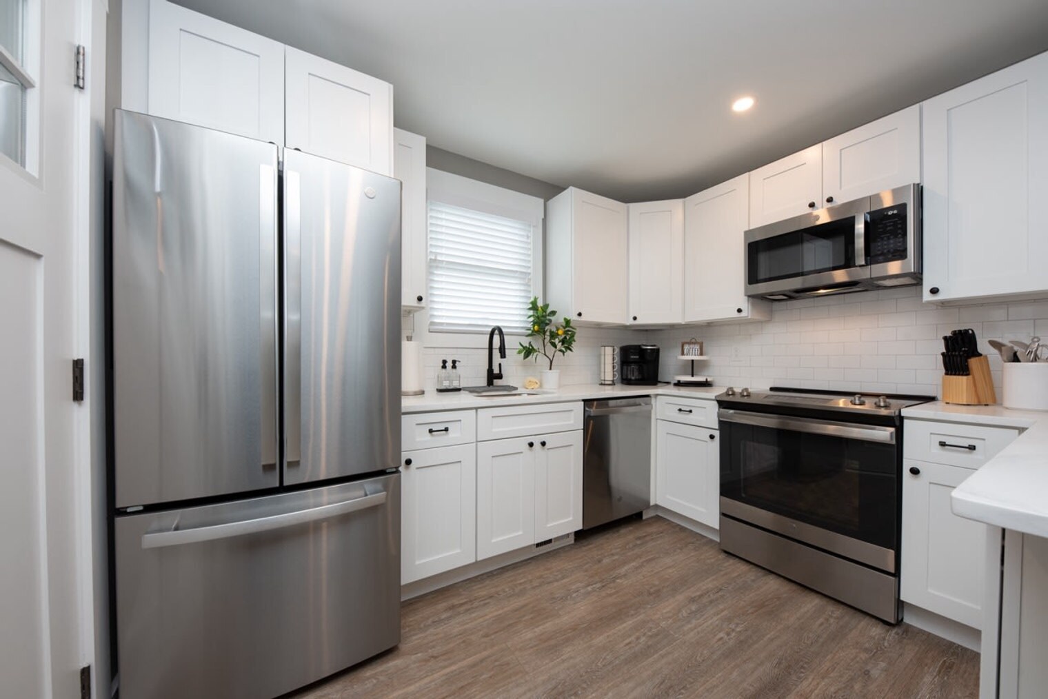 Building Photo - 1140 Simpson Ave