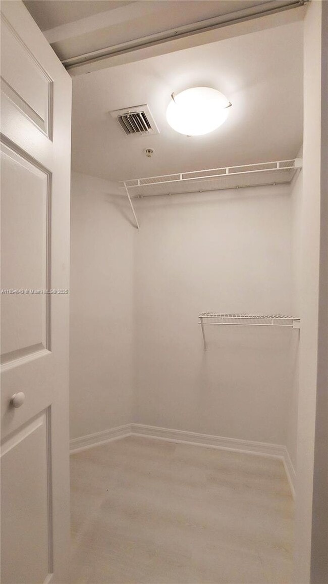 Building Photo - 2457 Centergate Dr