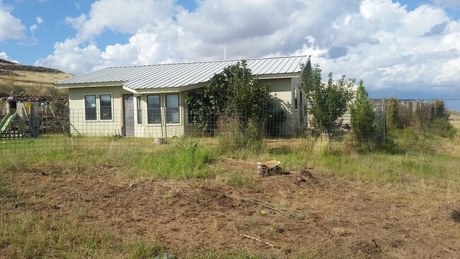 Building Photo - 5 Peters Ln